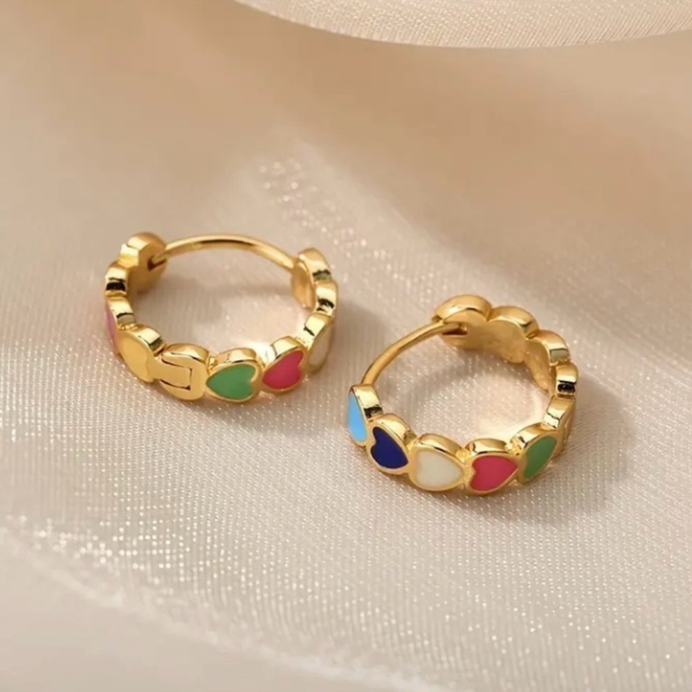 ✨ModCloth Tilly Colorful Hearts Gold Hoop Earrings - Picture 2 of 7
